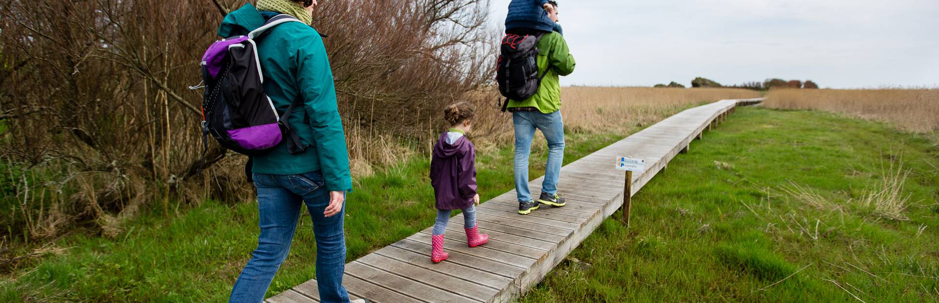 A family walk in Pays Bigouden © Y Derennes