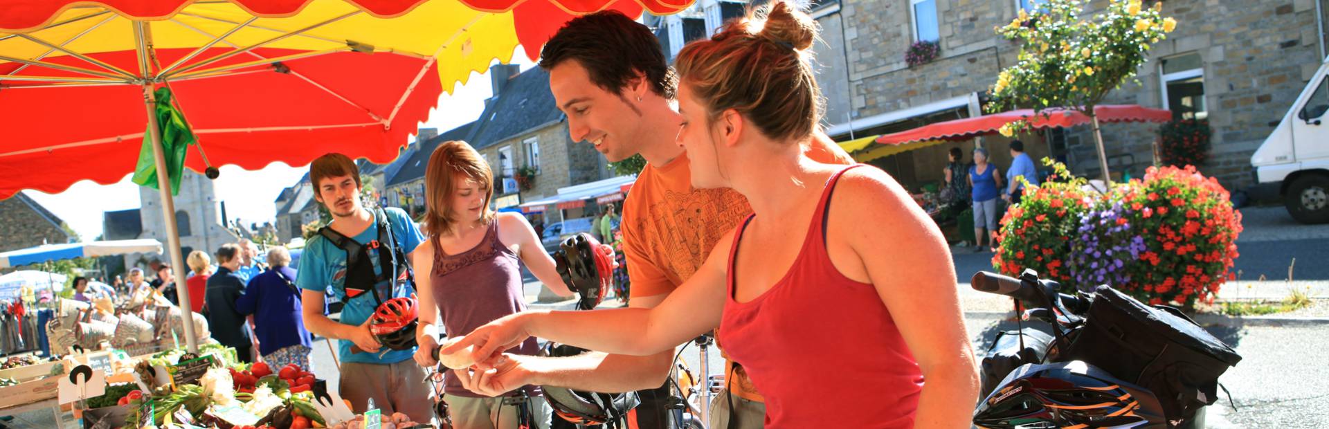 Mit Freunden auf dem Markt im Pays Bigouden © S Bourcier