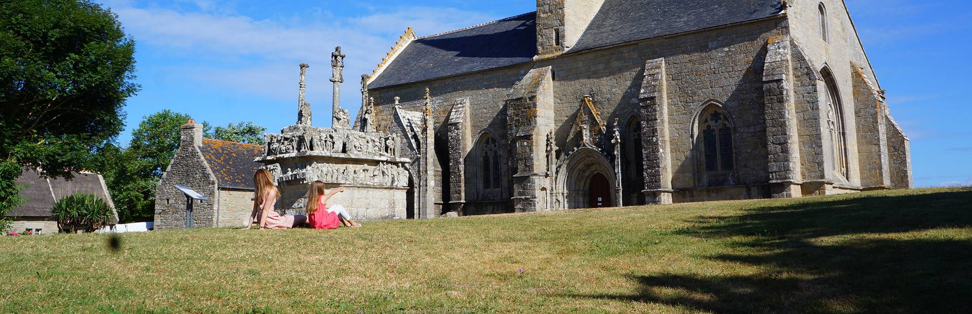 Historic Pays Bigouden - Tronoën chapel and calvary © E Cléret