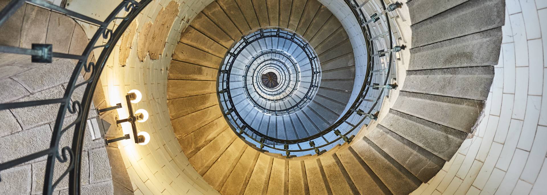 L'escalier, 290 marches à gravir, Phare d'Eckmühl ©Alexandre Lamoureux