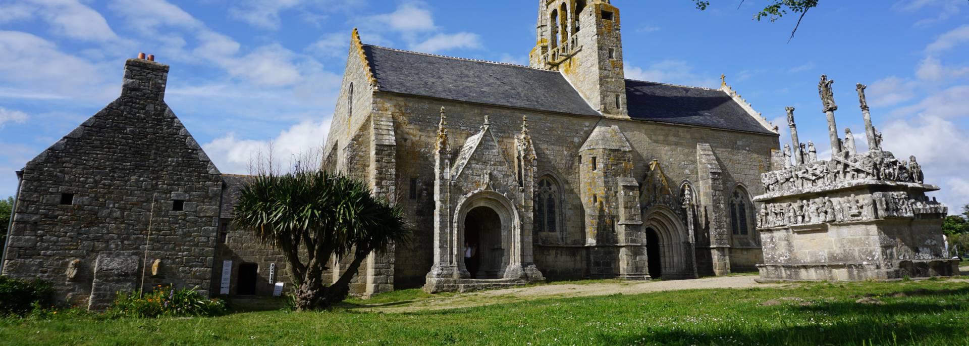 Calvaire et chapelle de Tronoën © T Hourmand