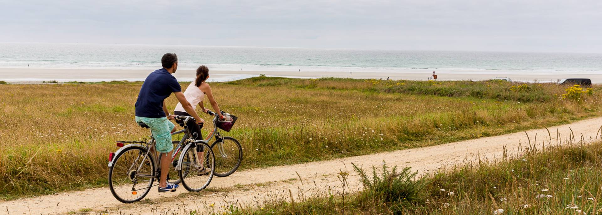 à vélo le long de la Baie d'Audierne © Y Derennes