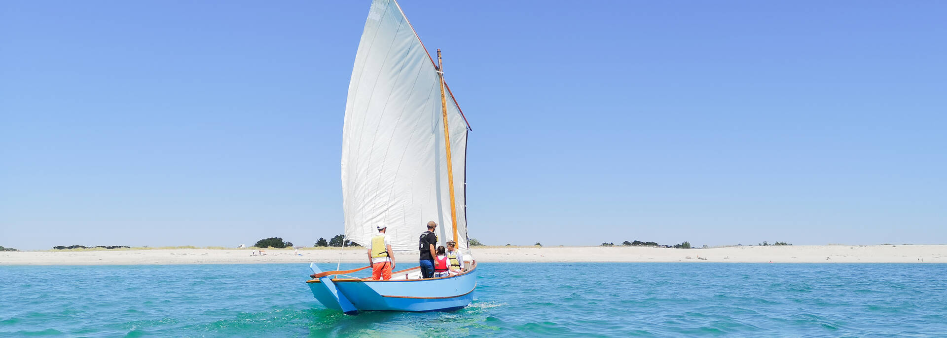 Pratiquer une activité nautique dans une eau transparente © E Cléret