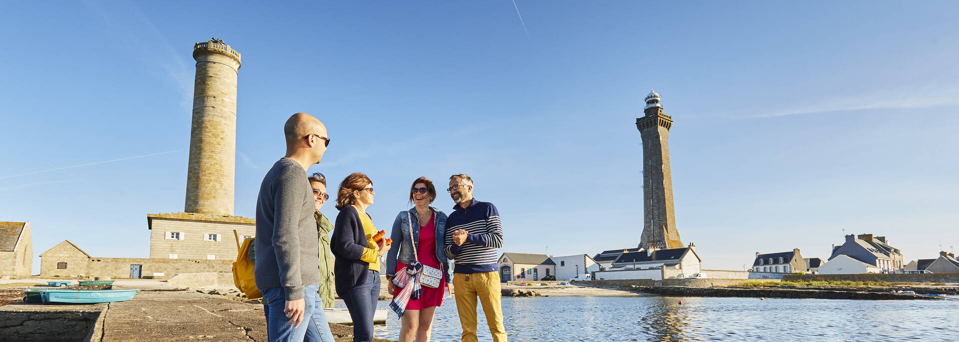 Vue sur le phare d'Eckmühl et le vieux phare depuis la cale de Saint-Pierre © A Lamoureux