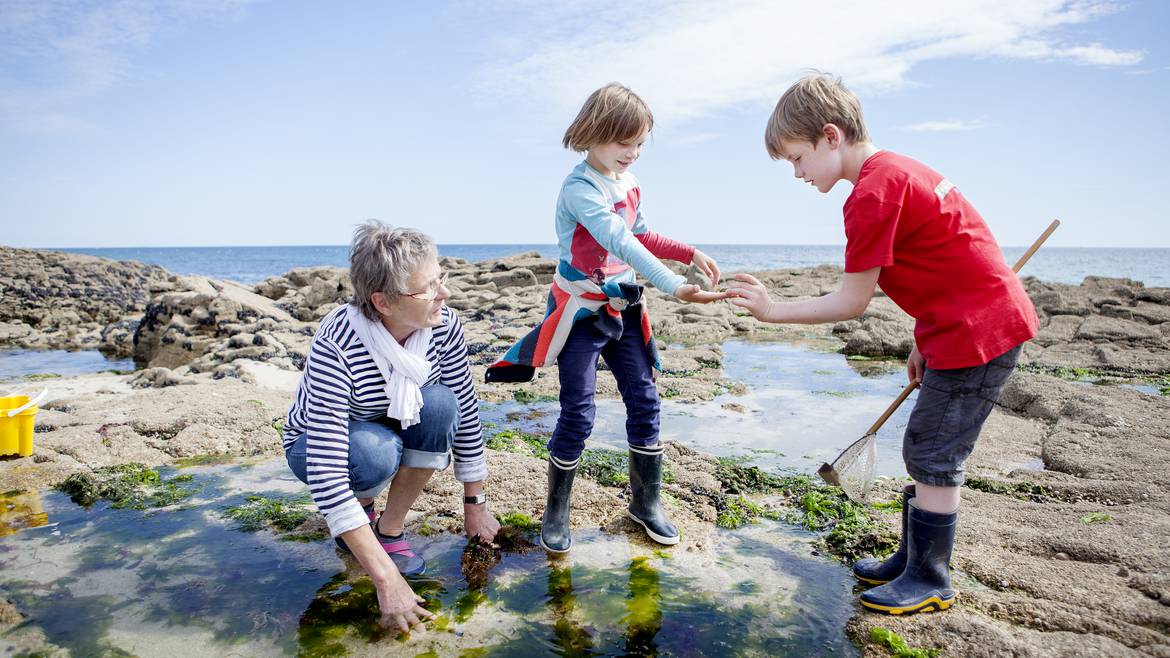 Pêche à pied en famille en Pays Bigouden © G Prié