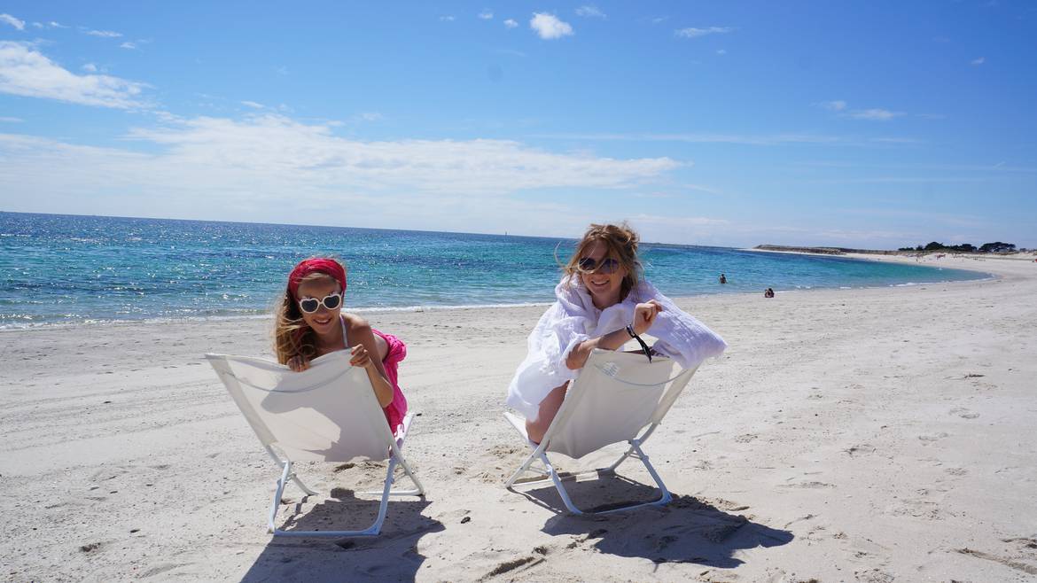 Lazing on the beach in Léchiagat © E Cléret