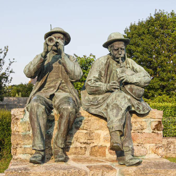 Statue des Sonneurs à Plozévet en Pays Bigouden ©A.Galès