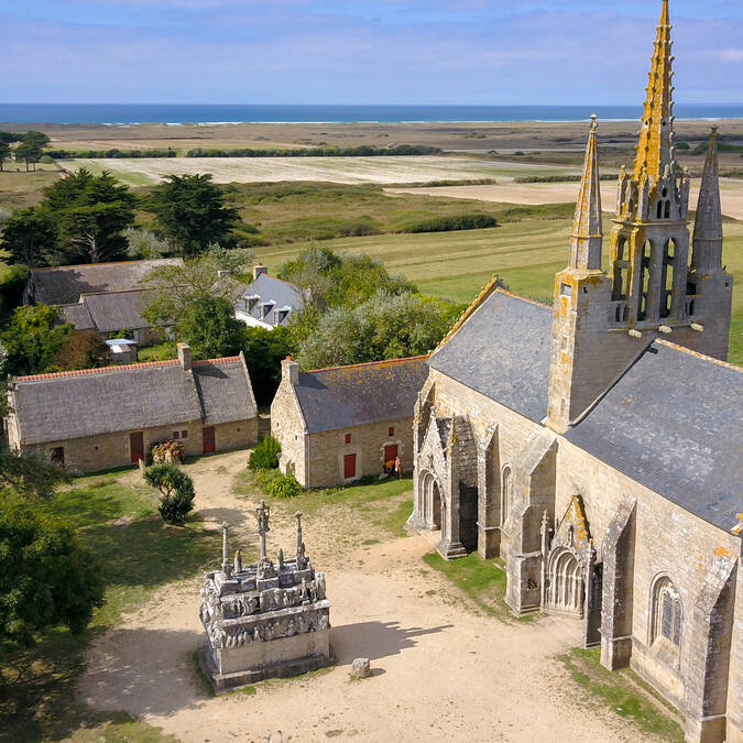 Calvaire de Tronoën et sa chapelle © F Coisy