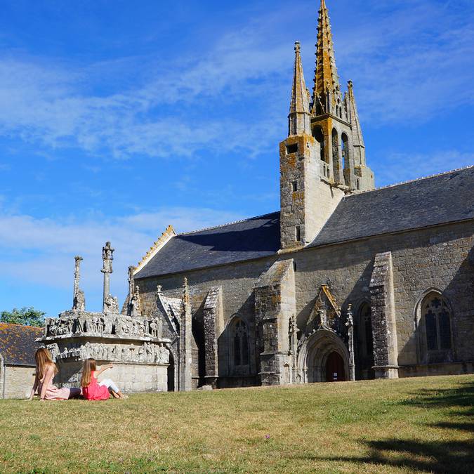 Historic Pays Bigouden - Tronoën chapel and calvary © E Cléret